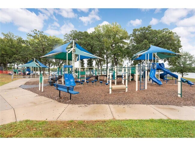 Building Photo - 15765 25th Pl N
