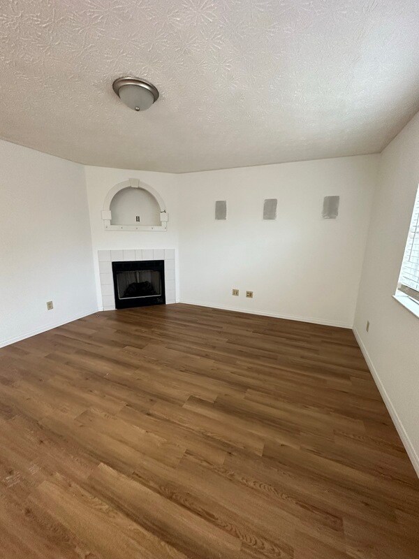 Building Photo - 1767 Damos Way