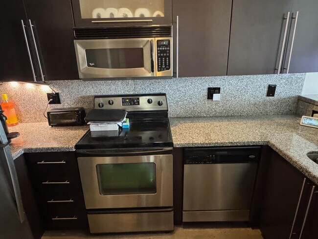 Building Photo - 455 NE 25th St