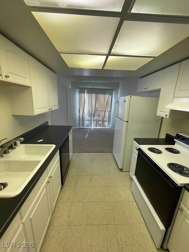 Building Photo - 241 Misty Isle Ln