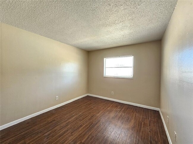 Building Photo - 221 Northwest Jefferson Cir N