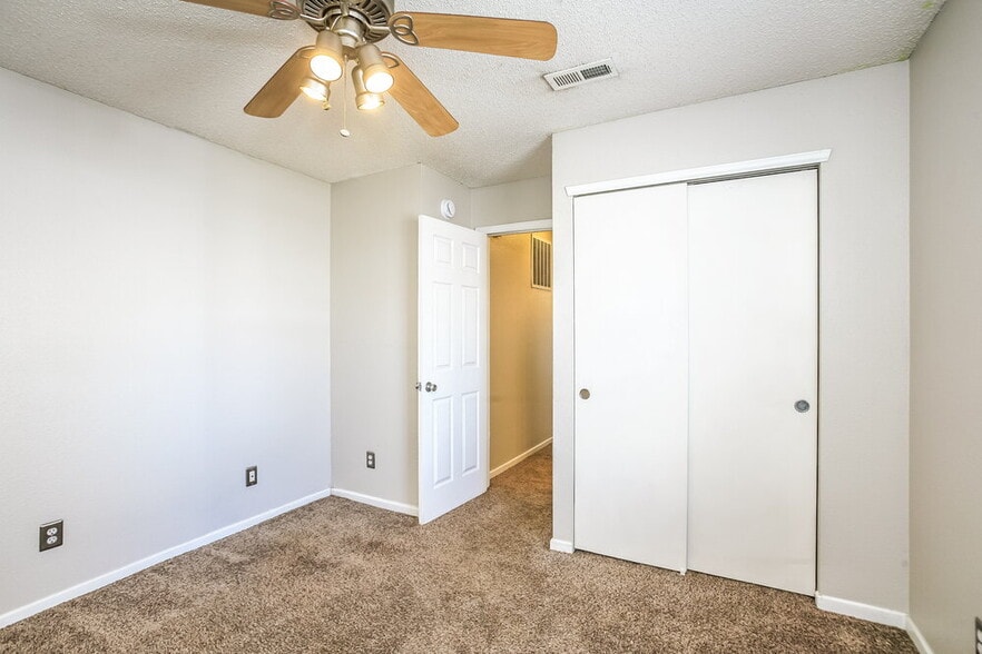 Building Photo - 14428 Black Farm Dr