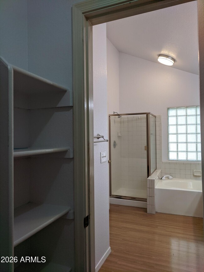 Building Photo - 1321 N Jamaica Way