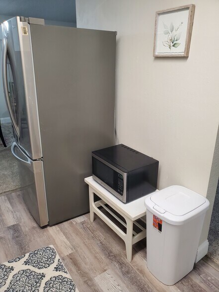 Building Photo - 1161 Lake Ave