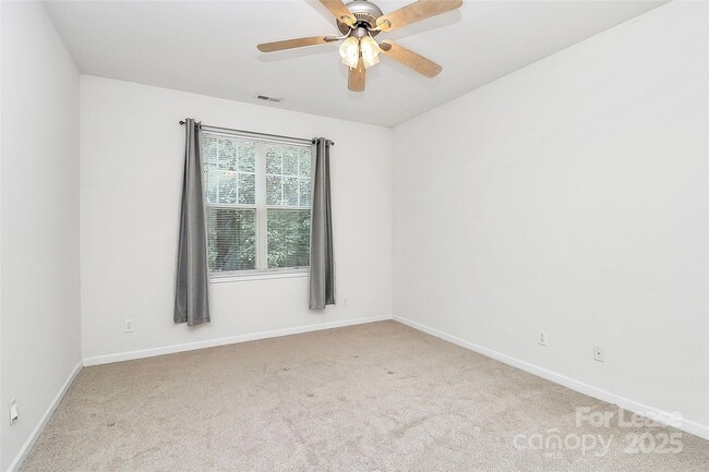Building Photo - 16919 Commons Creek Dr