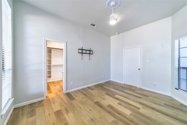 Building Photo - 6344 Winton St