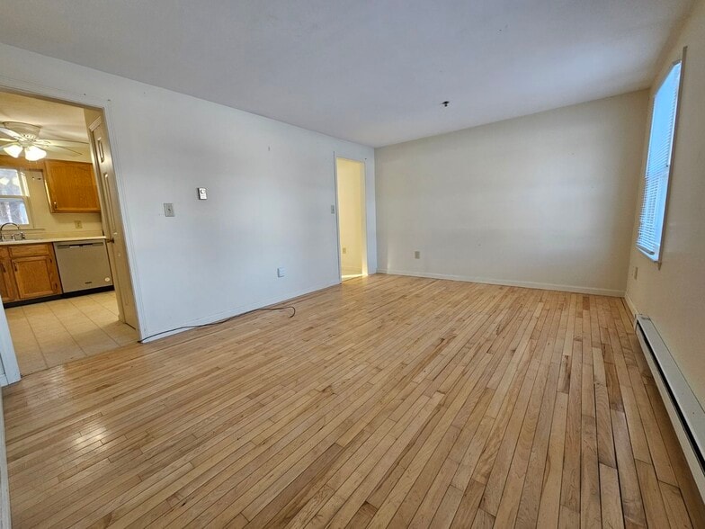 Building Photo - 27 Candlewood Ln