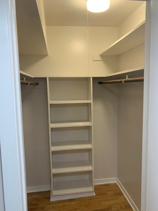 Building Photo - 2822 Briarhurst Dr