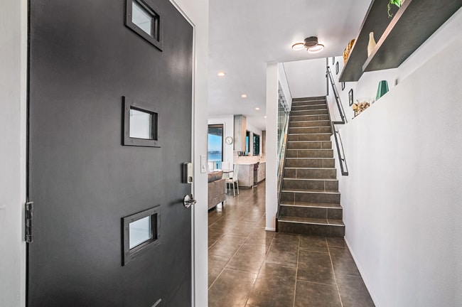 Building Photo - 11143 Rolling Bay Walk NE