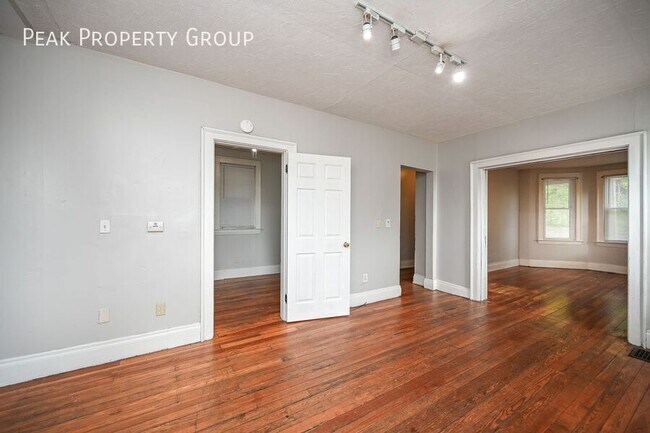 Building Photo - 2125 W Clifton Ave