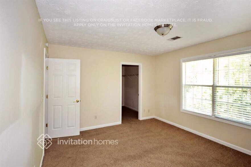 Building Photo - 6521 Carriage Ln