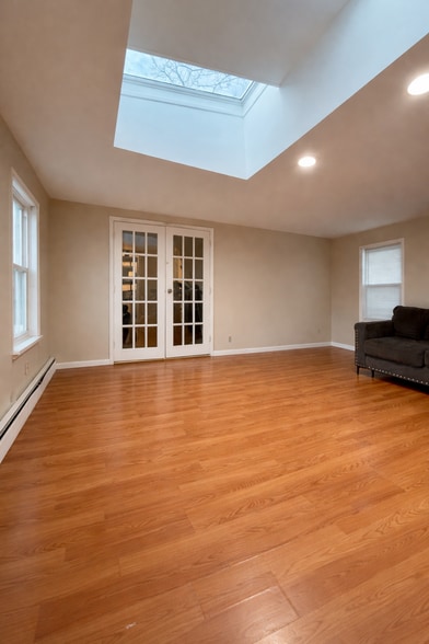 Building Photo - 3933 James St