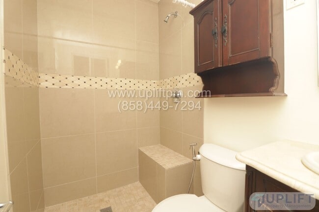 Building Photo - 3-Bedroom, 2-Bathroom w/ Garage + Washer/D...