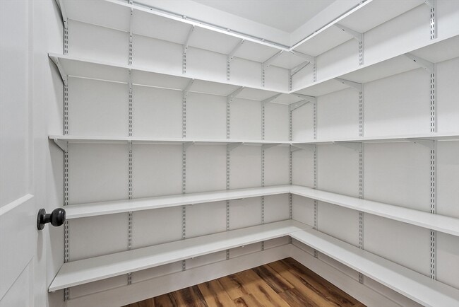 Building Photo - 18 Buttonwood Pl