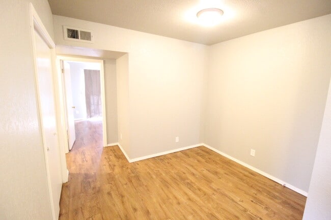 Building Photo - 1932 Lariat Cir