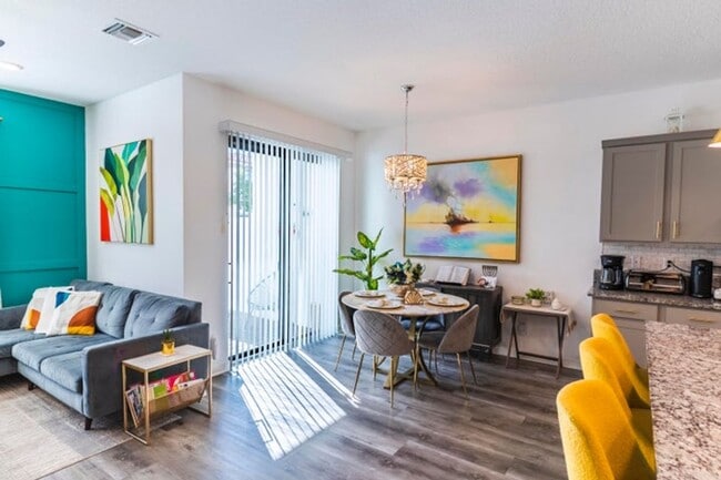 Building Photo - 2025 Sugar Maple Dr