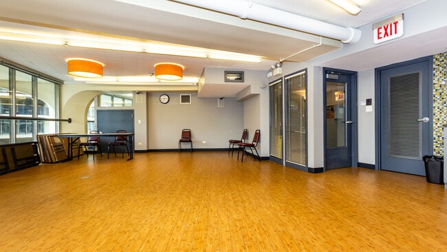 Building Photo - 300 N State St