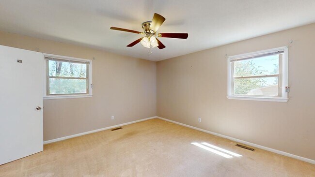 Building Photo - 2802 Evans Dr