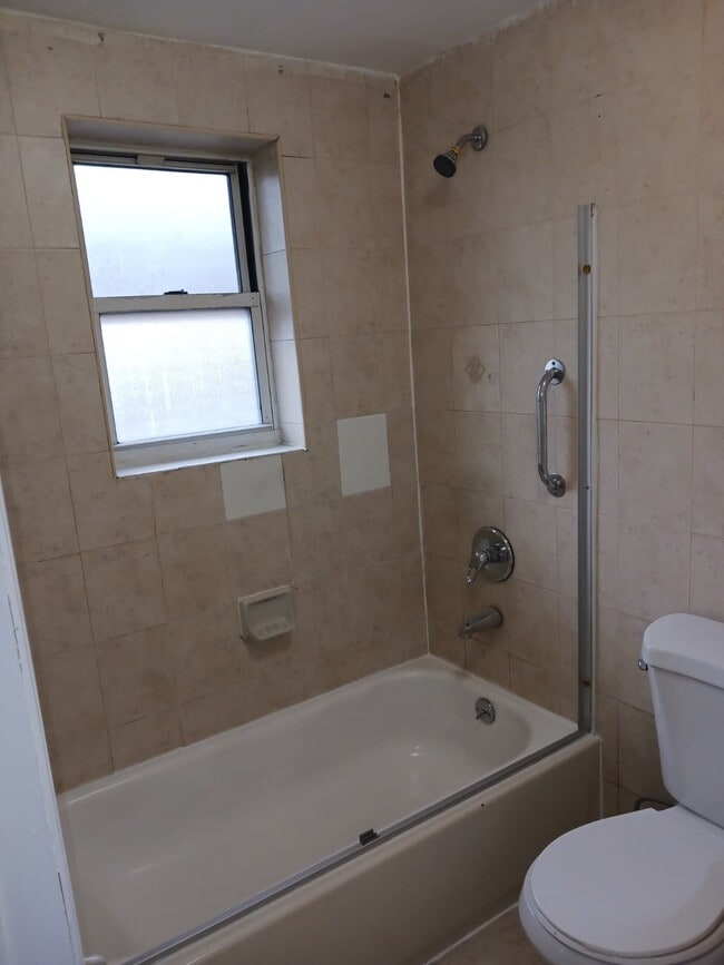 Building Photo - 1349 Franklin Ave