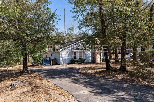 Building Photo - 3 Bed/2 Bath Home on Corner Lot!