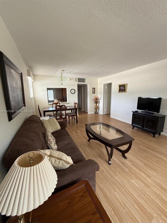 Building Photo - 4025 N Federal Hwy