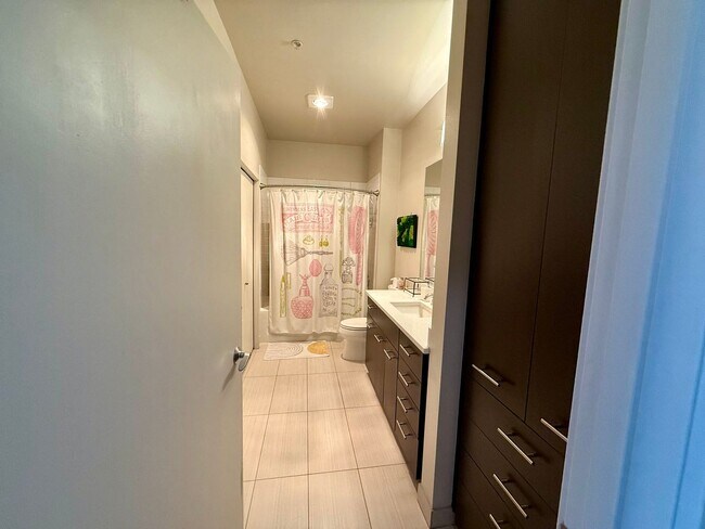 Building Photo - Ruby Condominiums - Eastlake