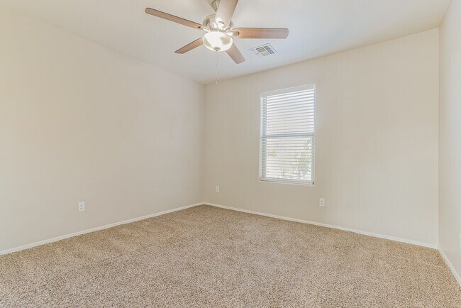 Building Photo - 2297 E Meadow Chase Dr