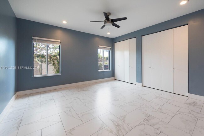 Building Photo - 4920 NE 1st Terrace