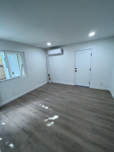 Building Photo - 4732 Bancroft St