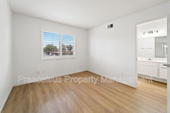 Building Photo - 8265 Gold Coast Dr