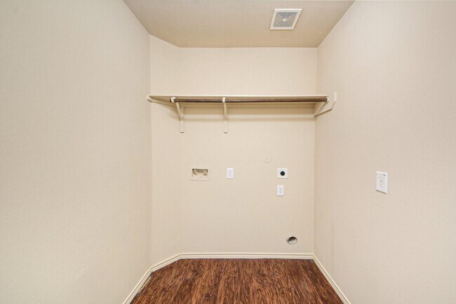 Building Photo - 20330 Louetta Reach Dr