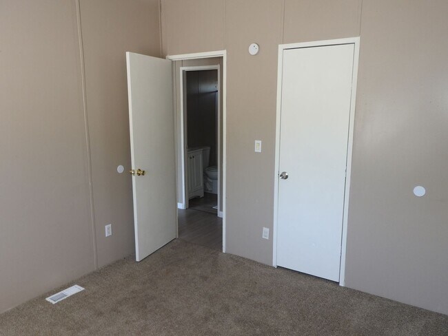 Building Photo - Large double lot with three bedroom manufa...