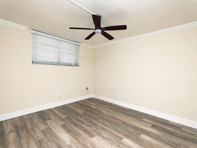 Building Photo - 5300 NE 24th Terrace