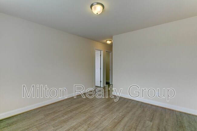 Building Photo - 120 River Stancil Dr
