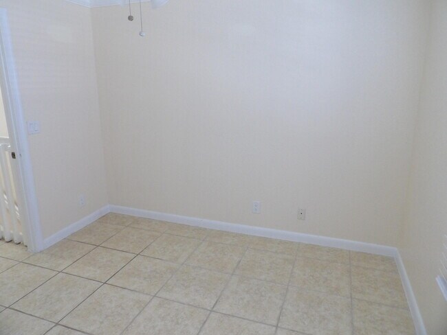 Building Photo - 996 Summit Lake Dr