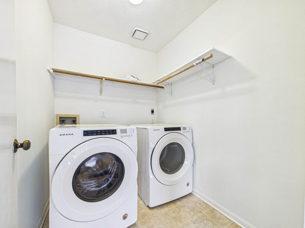 Building Photo - 814 Lochnell Dr