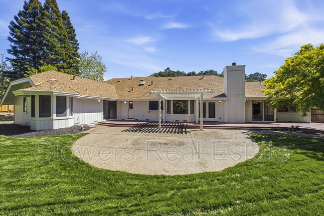 Building Photo - 618 Banister Ln