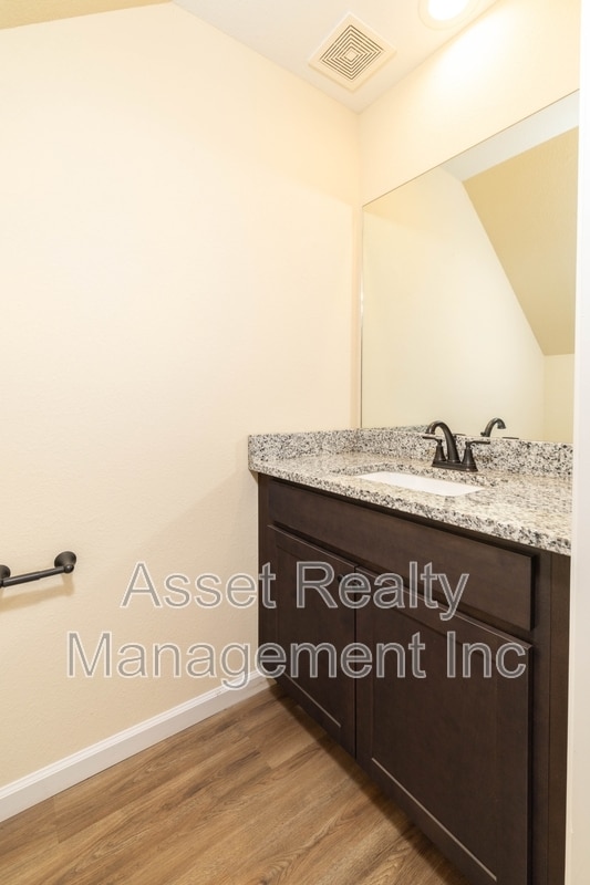 Building Photo - 923 Warrior Hill Dr