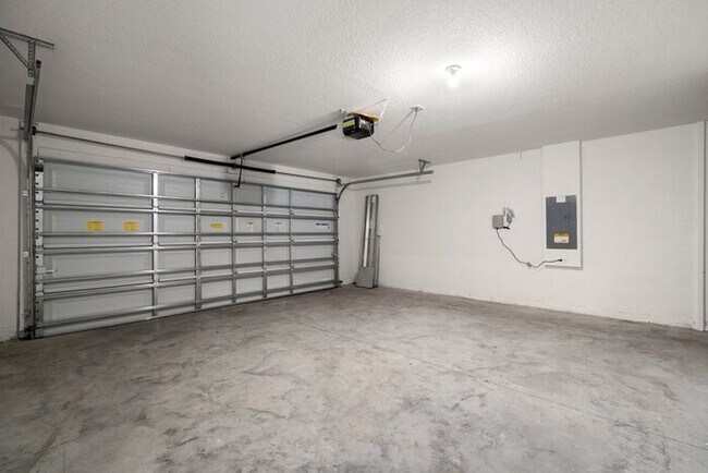 Building Photo - LIKE NEW Home for Rent in Ridgewood!
