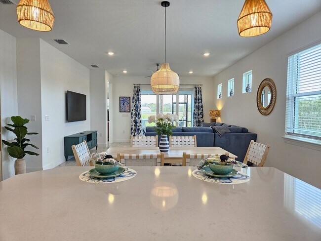 Building Photo - Beautiful Seasonal Englewood Villa- DOG FRIENDLY - new construction with Community Pool! – Locate...