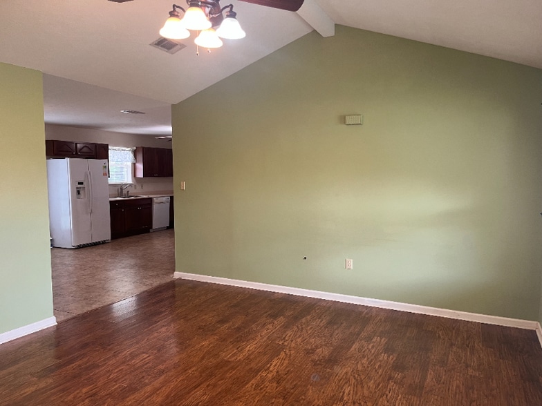 Building Photo - 1705 Briarwood St