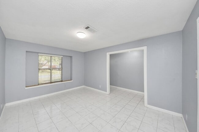 Building Photo - 6031 Dellfern Dr