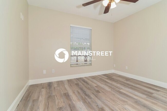 Building Photo - 3 Bedroom Pet-Friendly Home in CLERMONT, FL with Main Street Renewal