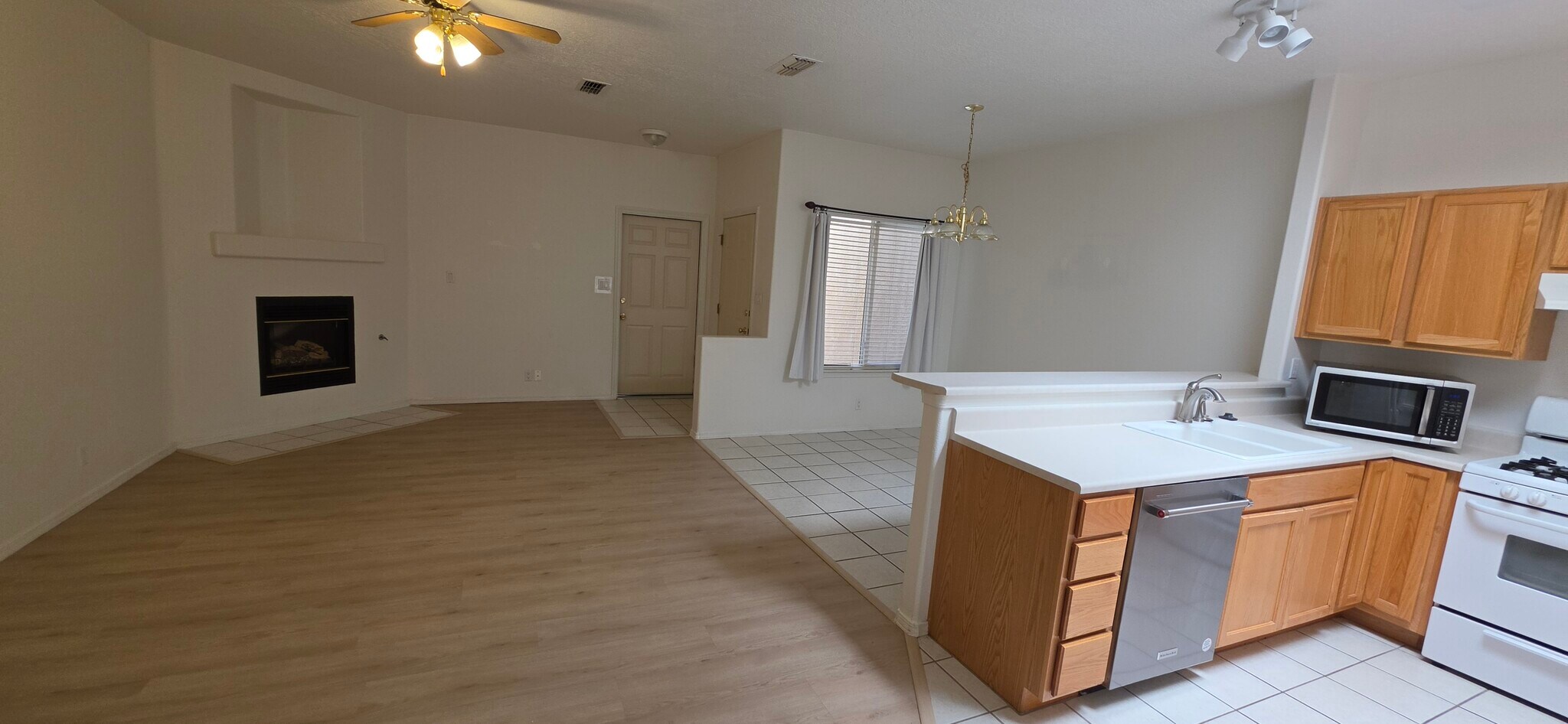 Building Photo - 4551 Holiday Breeze Pl NE