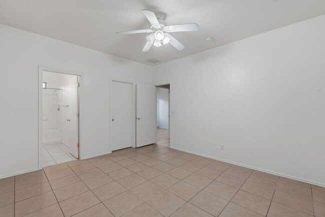 Building Photo - Pending/ Rented - Comfortable Eastside Liv...