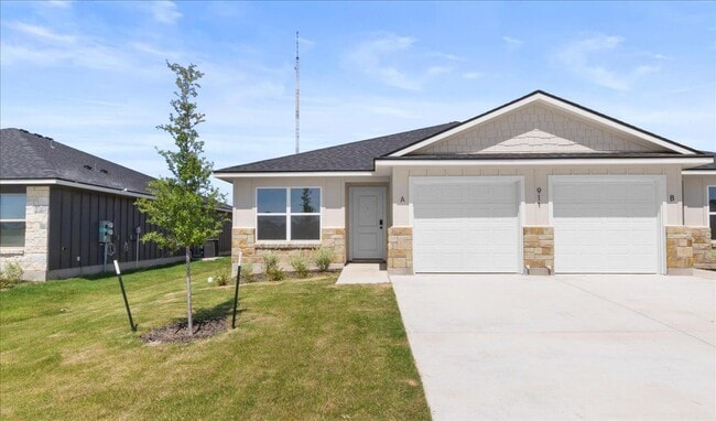 Building Photo - 911 Sevenleaf Ln