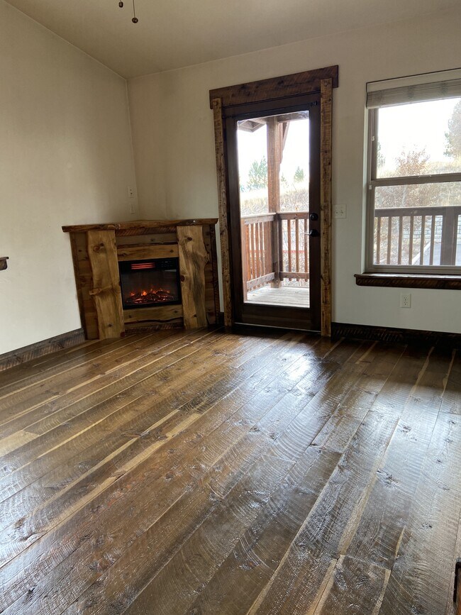 Building Photo - 11007 Cayuse Ct