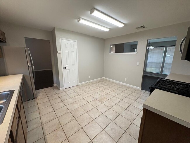 Building Photo - 307 Ridgewood Dr