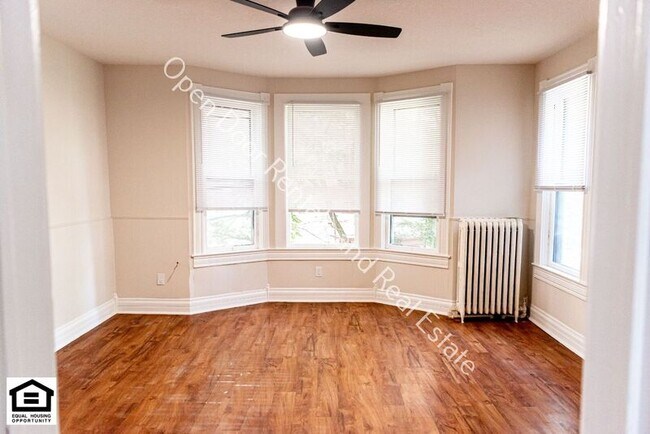 Building Photo - 846 1/2 Columbia Ave