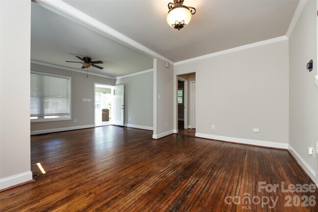 Building Photo - 1225 Kennon St